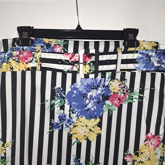 New York and Company Skirt - Picture 5 of 9